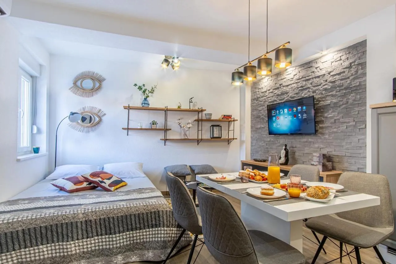 Su Casa - At Kastela Oldtown Apartment