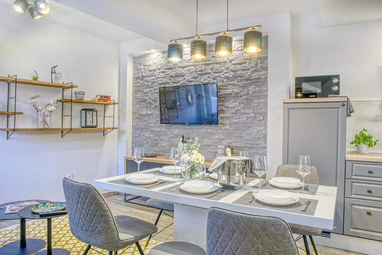 Su Casa - At Kastela Oldtown Apartment