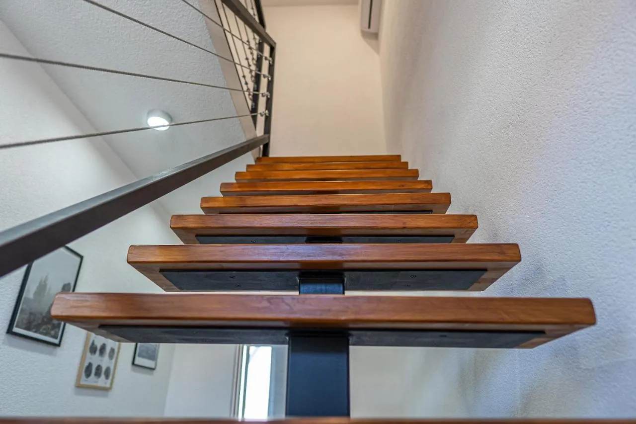 Su Casa - At Kastela Oldtown Apartment