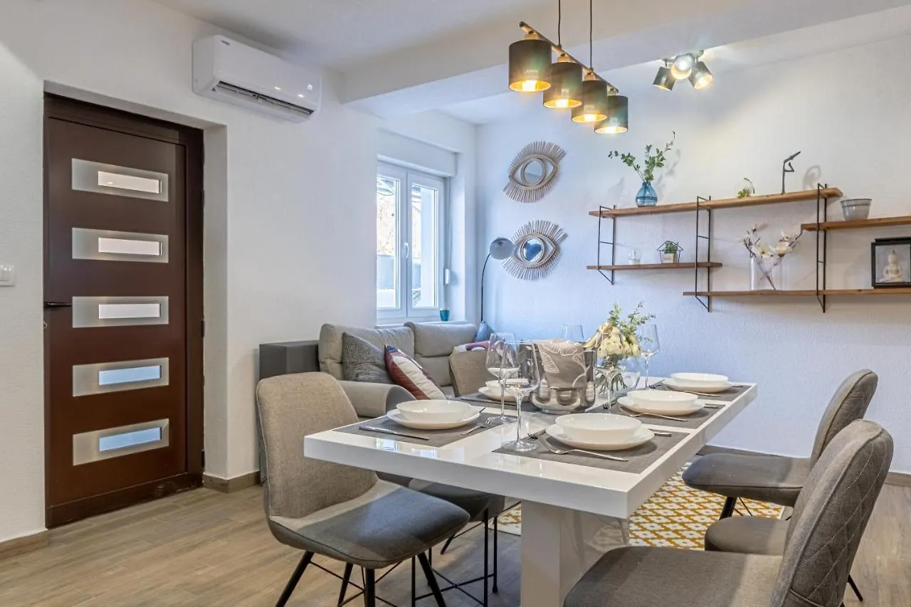 Su Casa - At Kastela Oldtown Apartment