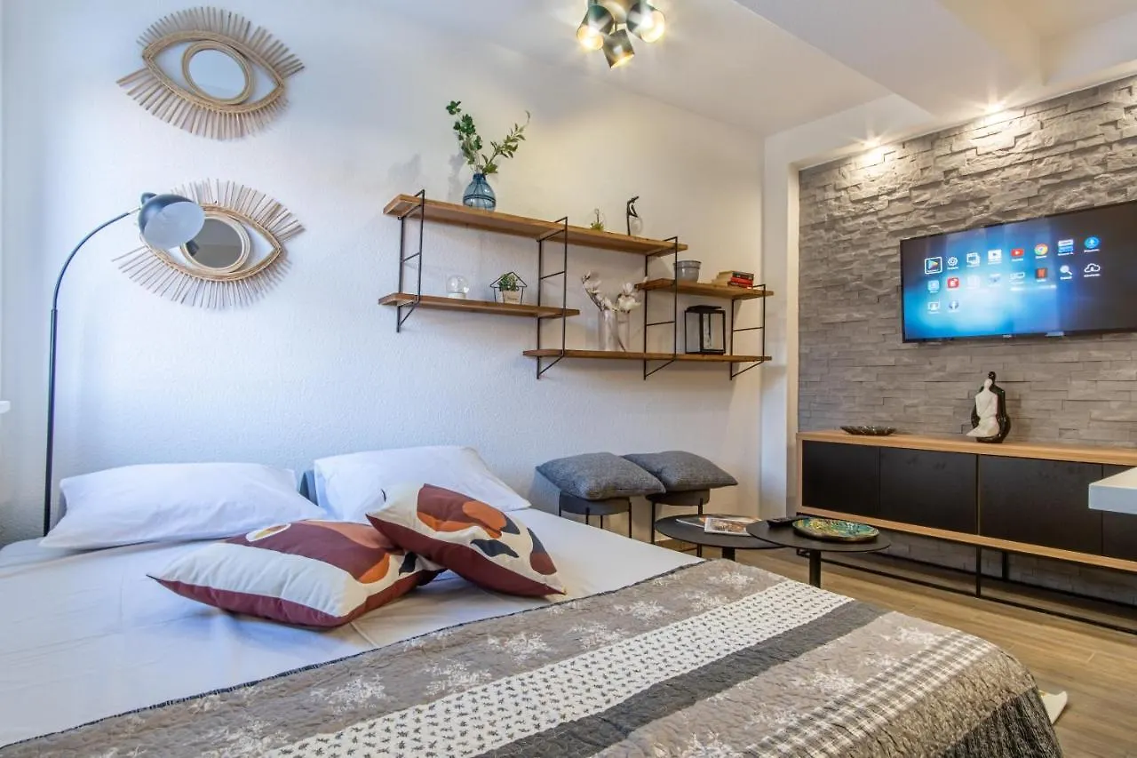 Su Casa - At Kastela Oldtown Apartment