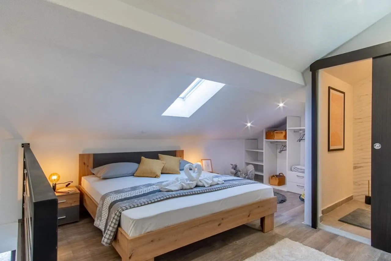 Su Casa - At Kastela Oldtown Apartment 0*,