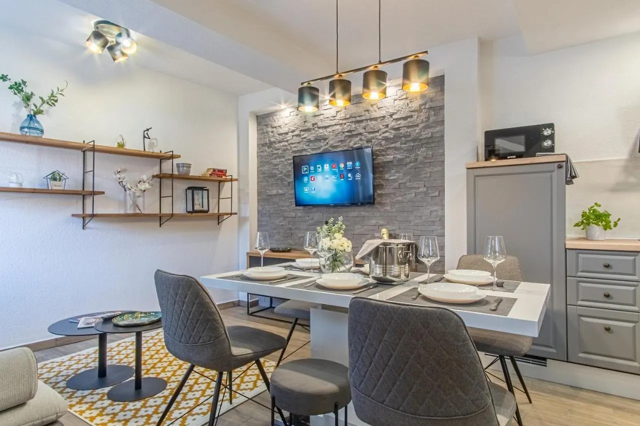 Su Casa - At Kastela Oldtown Apartment